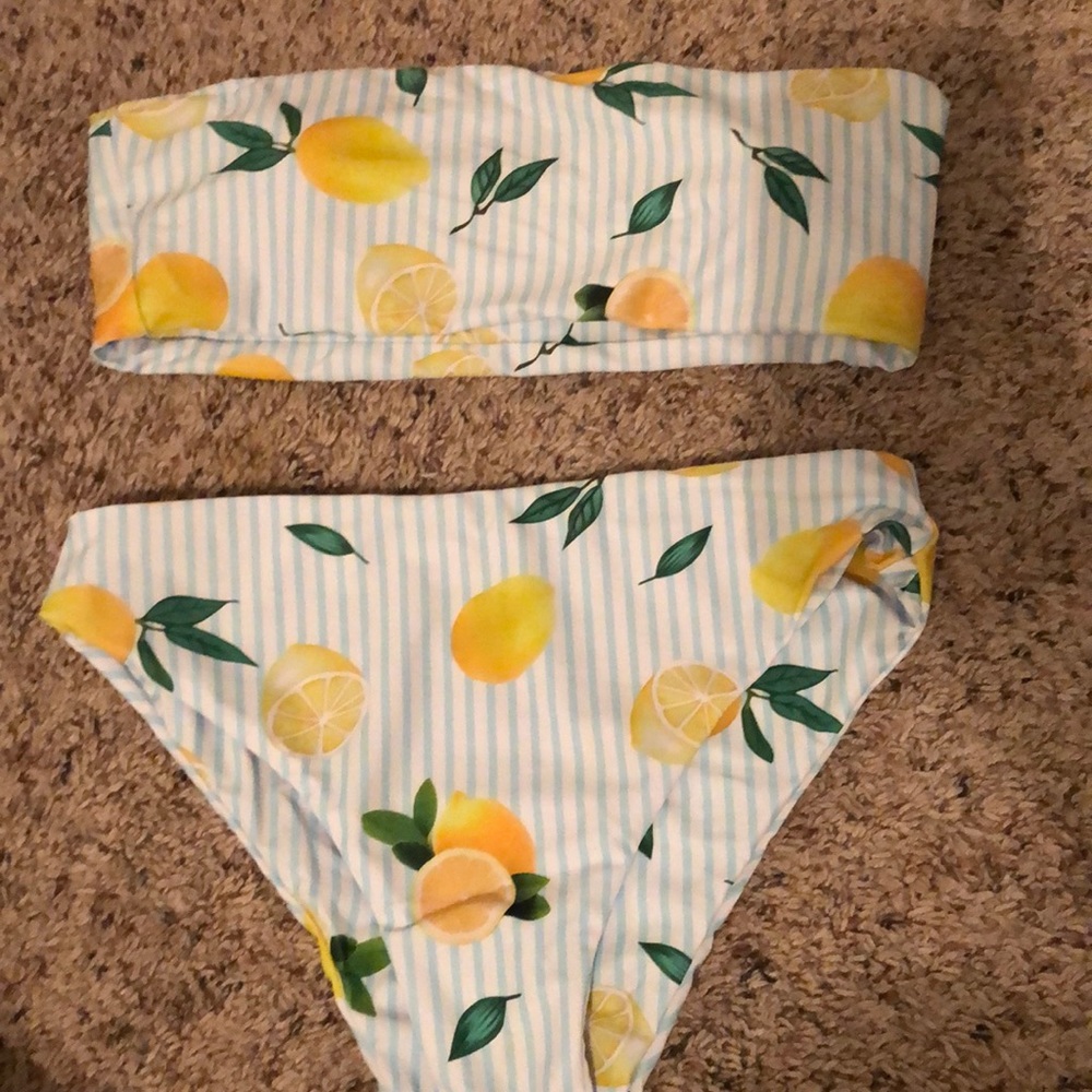 Lemon bikini